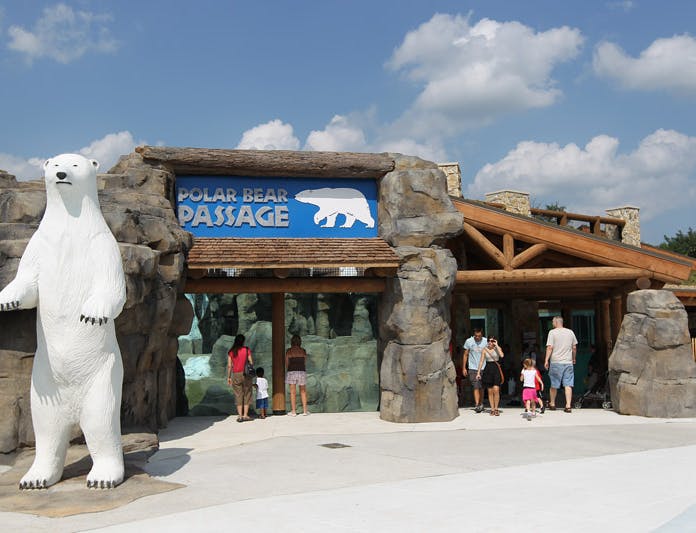 entrance to Polar Bear Passage with polar bear statue