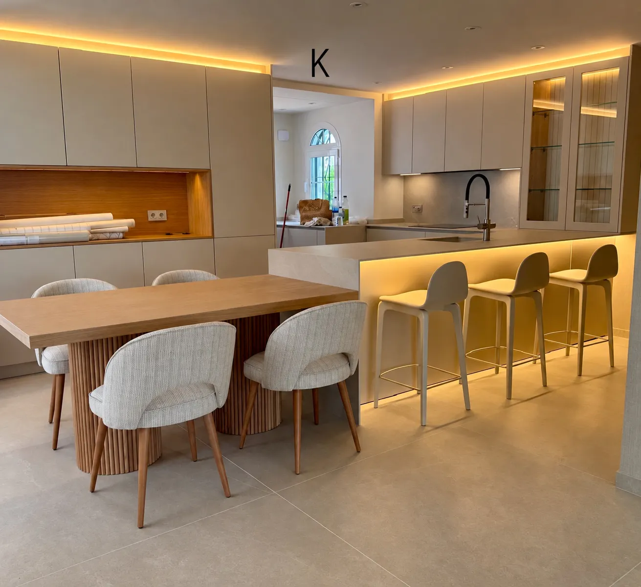 Mobiliario de cocina a medida con iluminación integrada