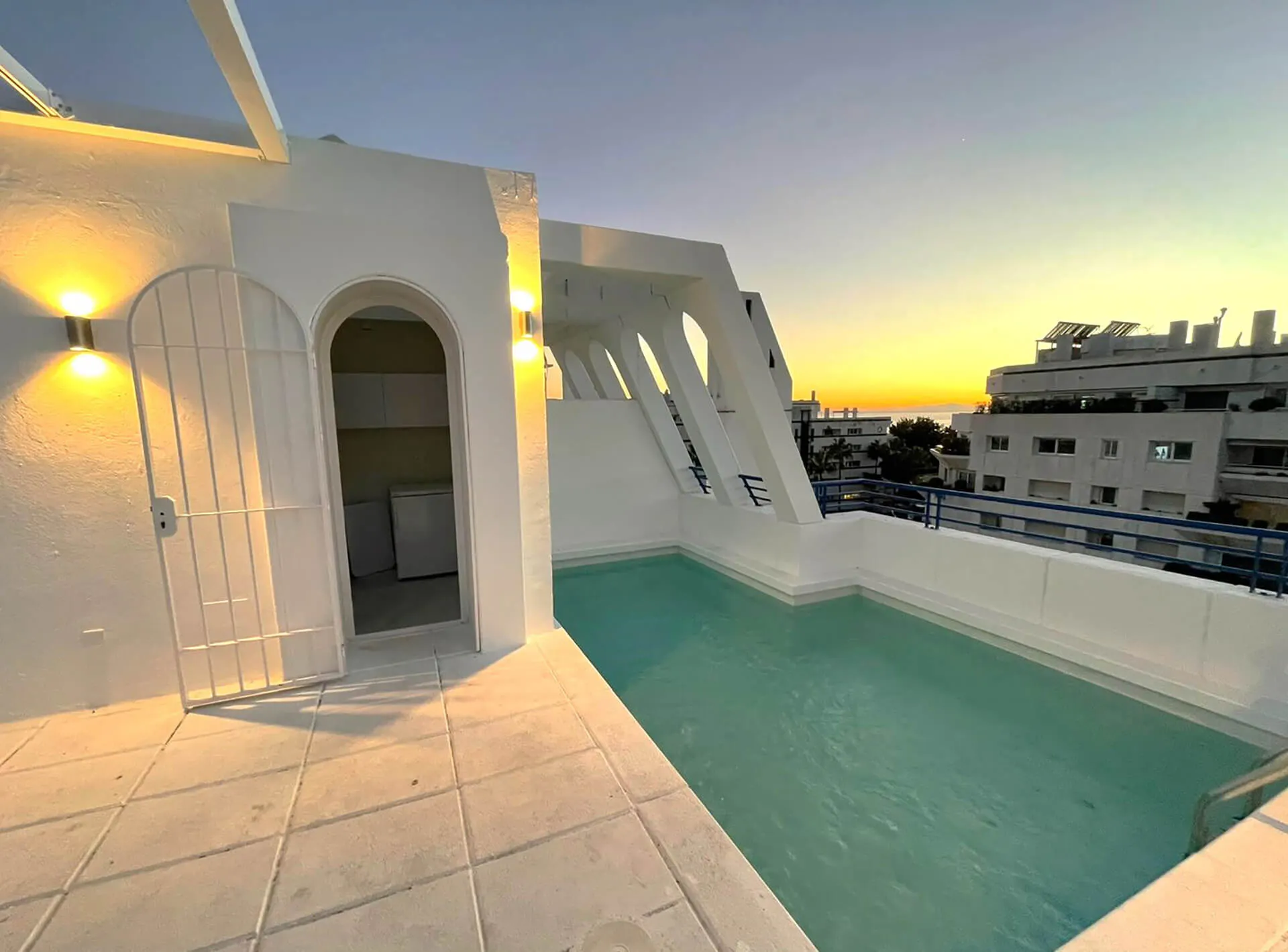 Exterior con piscina exclusiva del proyecto de decoración en Marbella