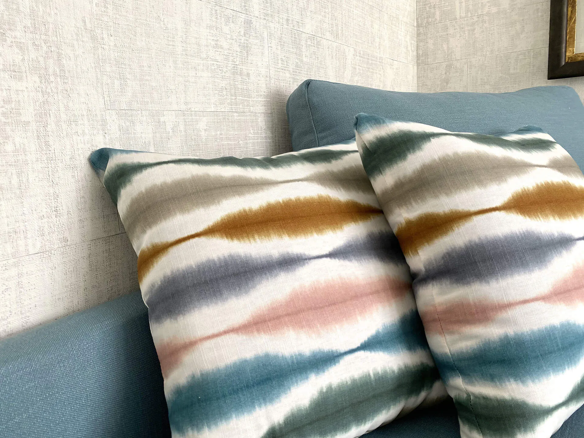 Detalle cojines exclusivos para el proyecto de decoración en Marbella