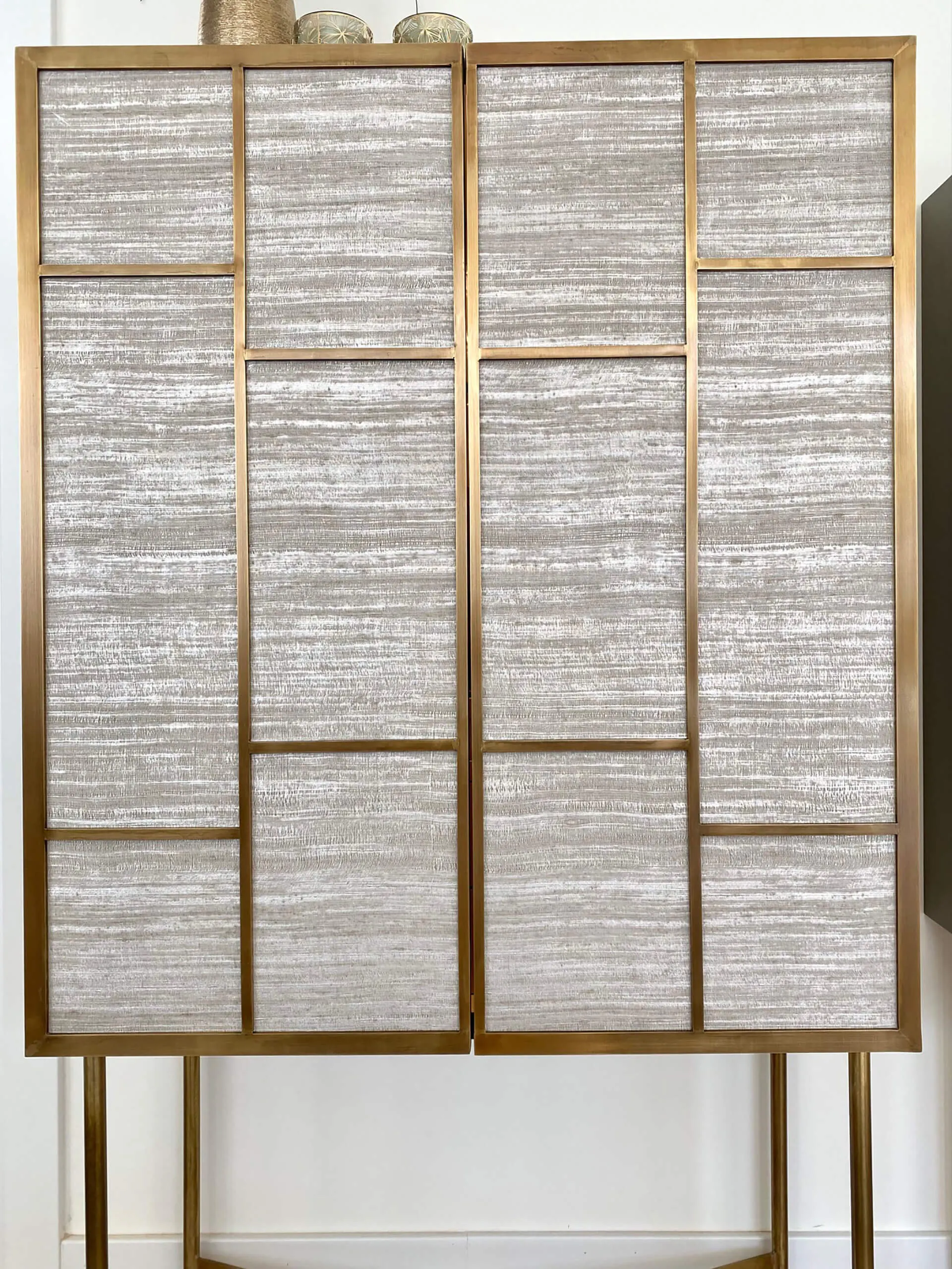 Mueble bar cerrado del proyecto de decoración en Majadahonda