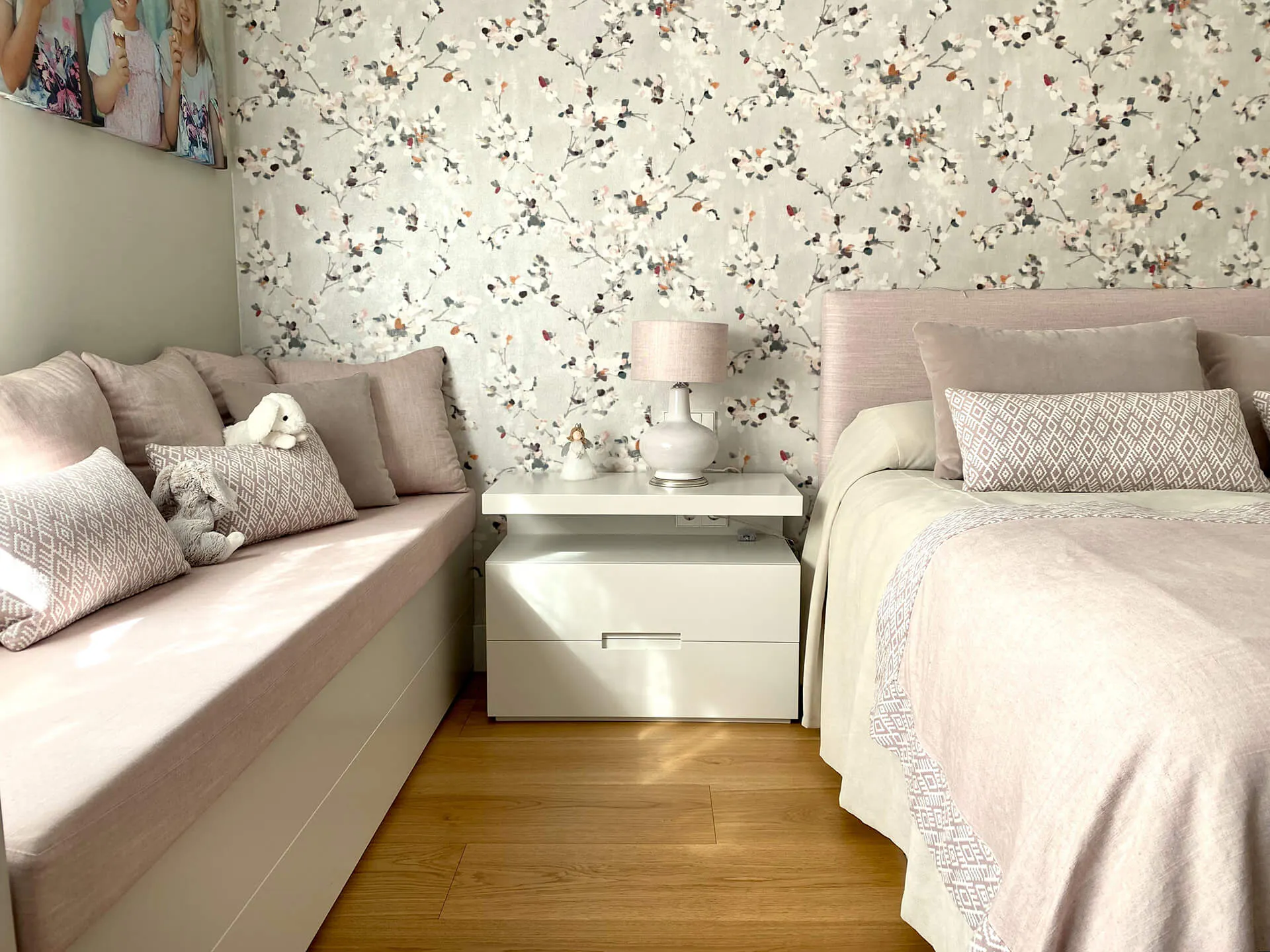 Vista frontal del dormitorio infantil del proyecto de decoración en La Moraleja