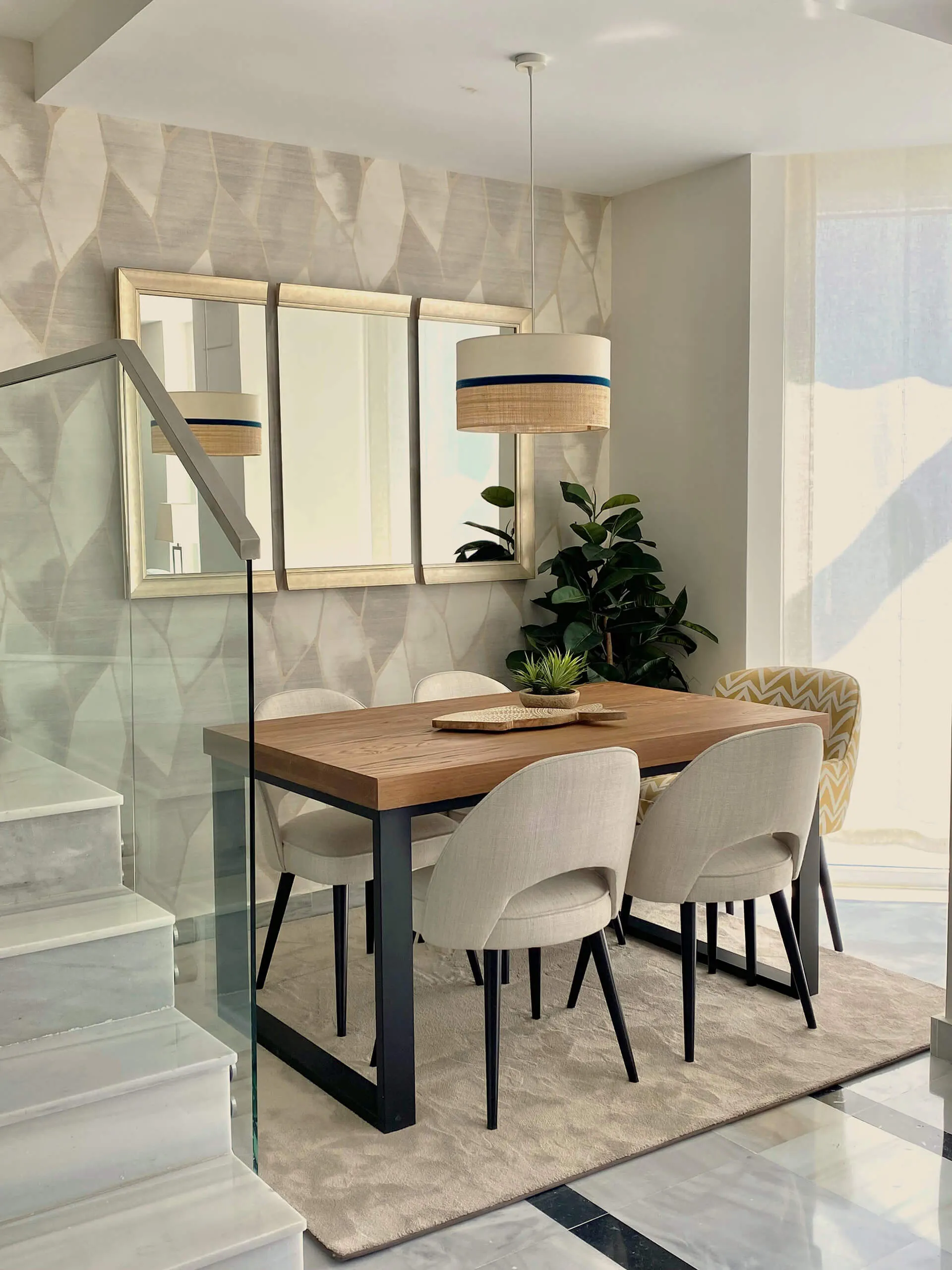 Detalle espacio comedor de proyecto de decoración en Marbella