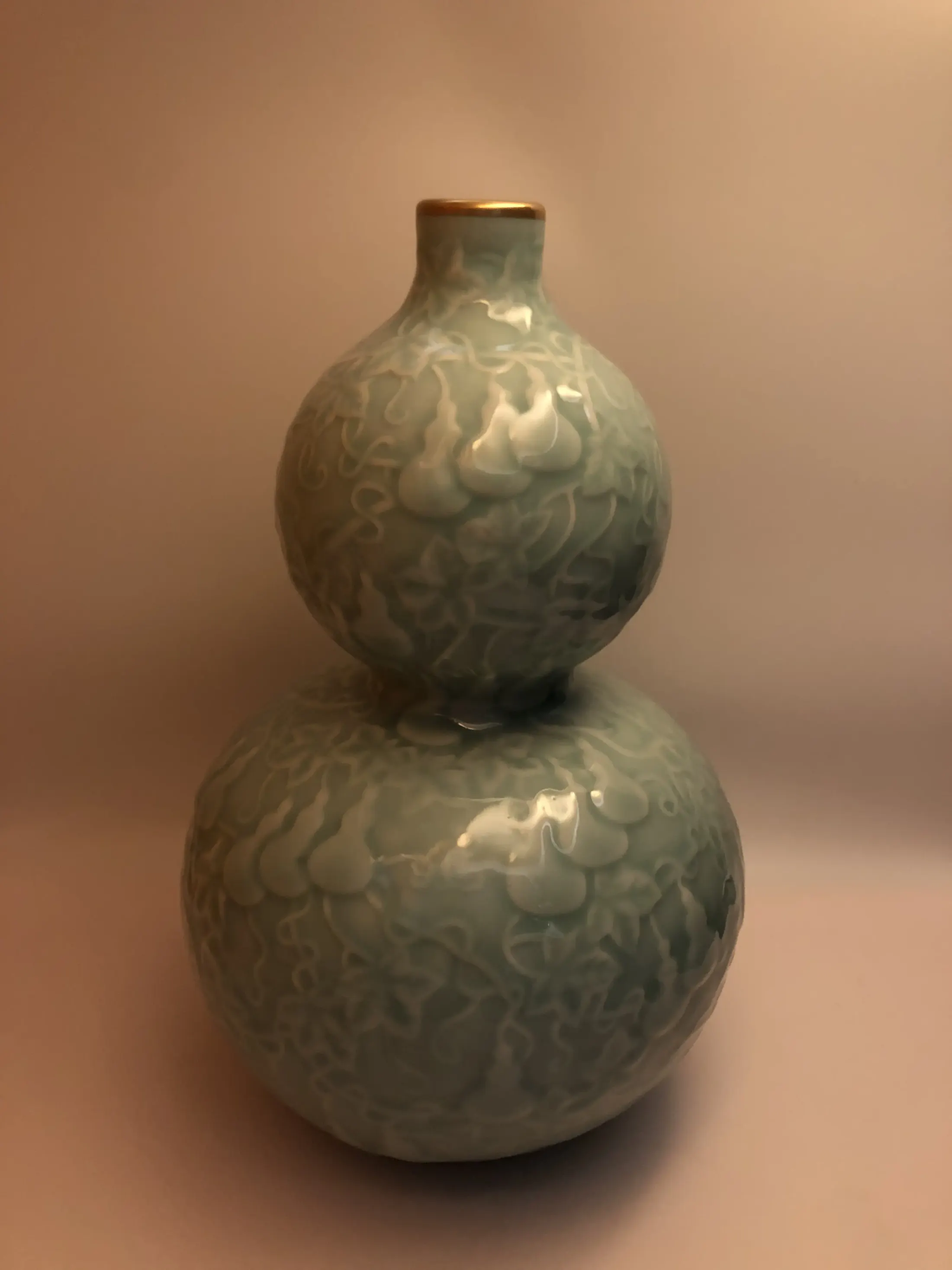 清:乾隆豆青釉禄上加禄葫芦瓶| 乾隆Qian Long 清:乾隆豆青釉禄上加禄葫芦瓶| 乾隆Qian Long