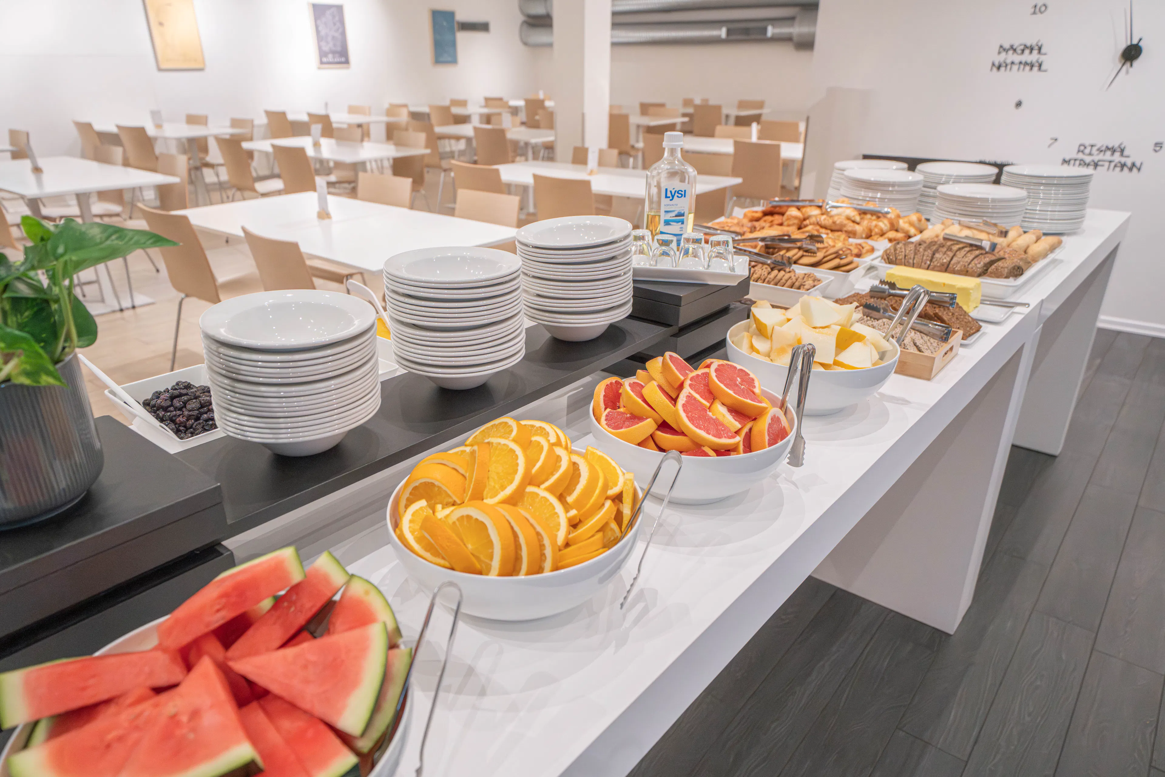 Breakfast buffet2