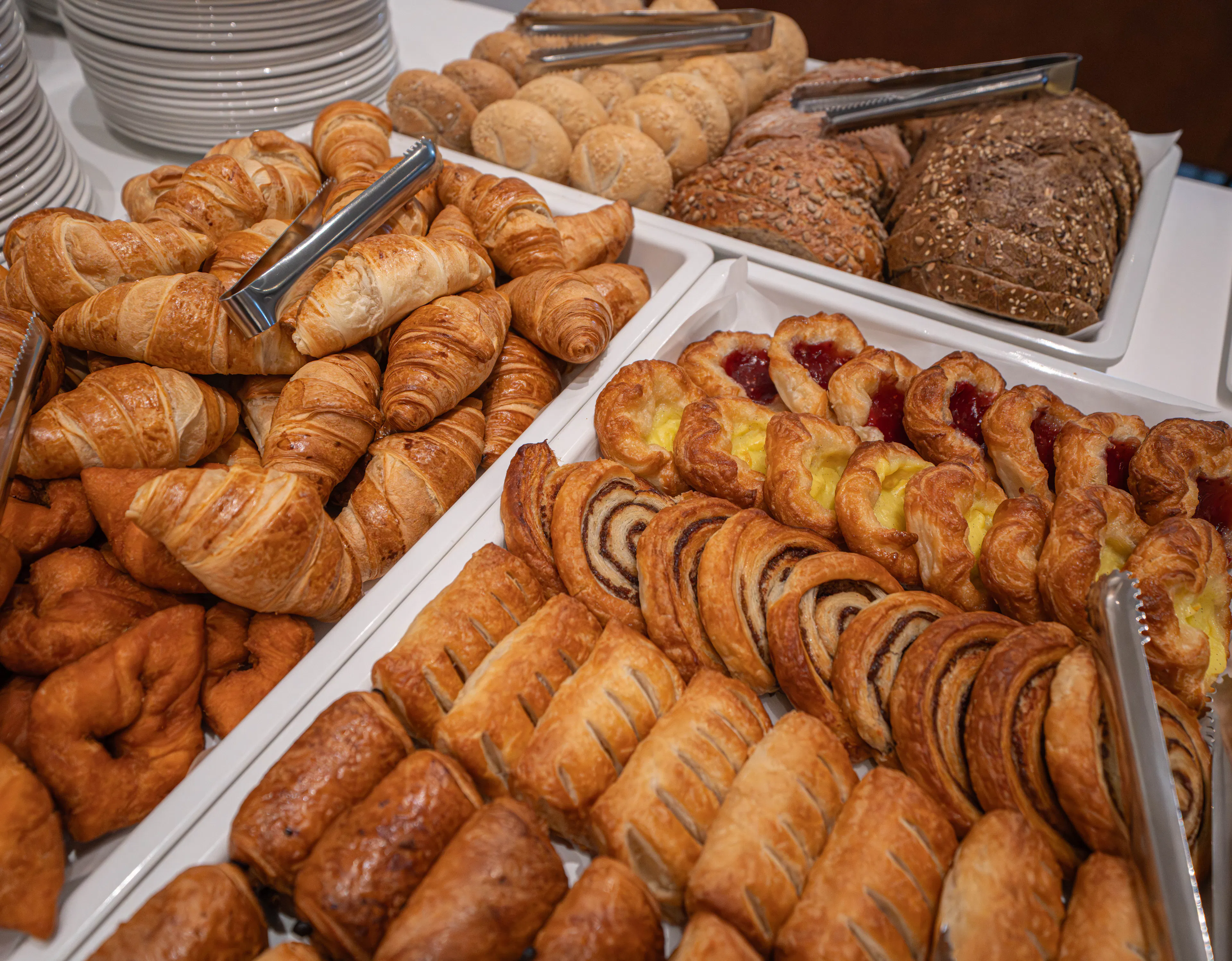 Breakfast buffet3