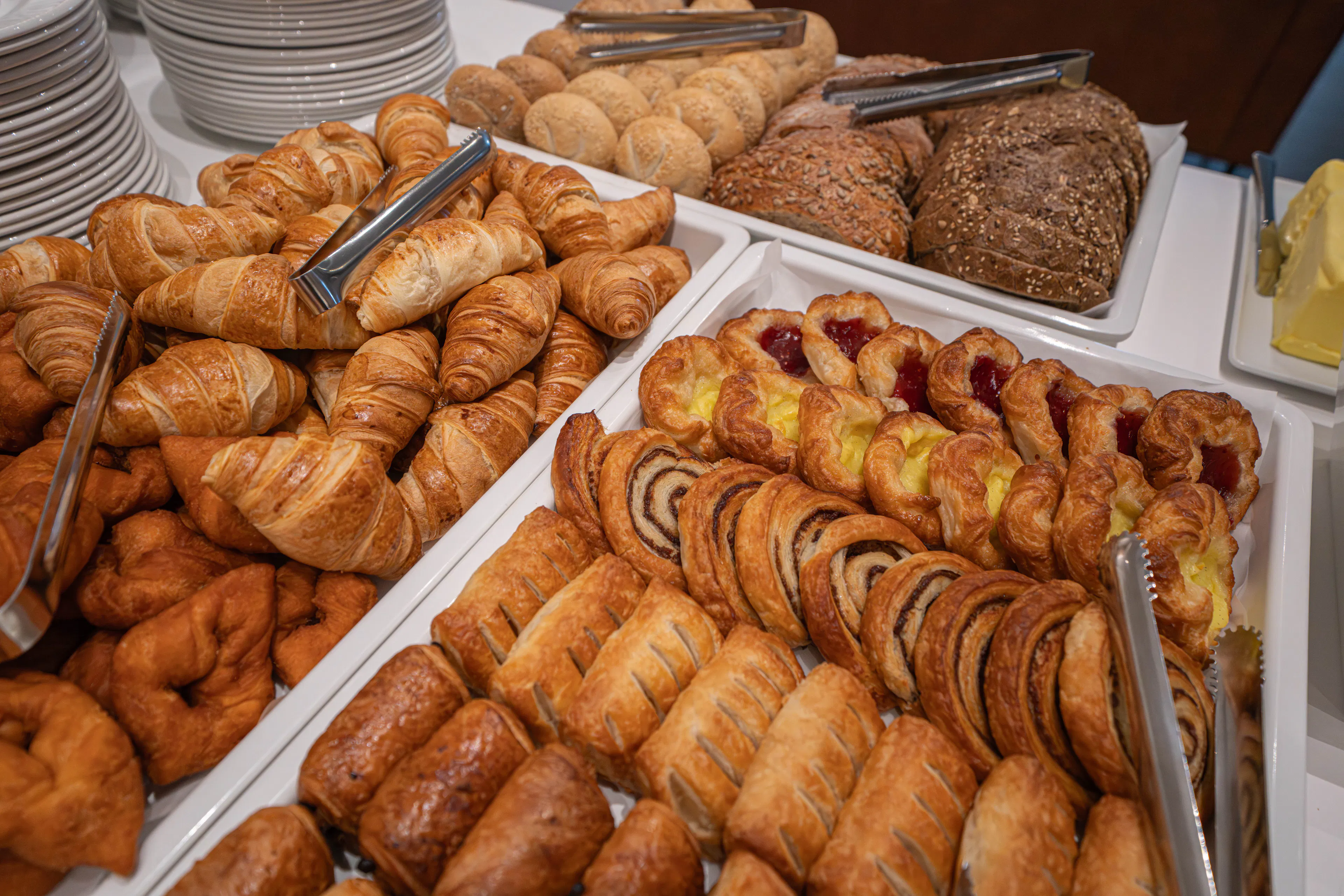 Breakfast buffet3