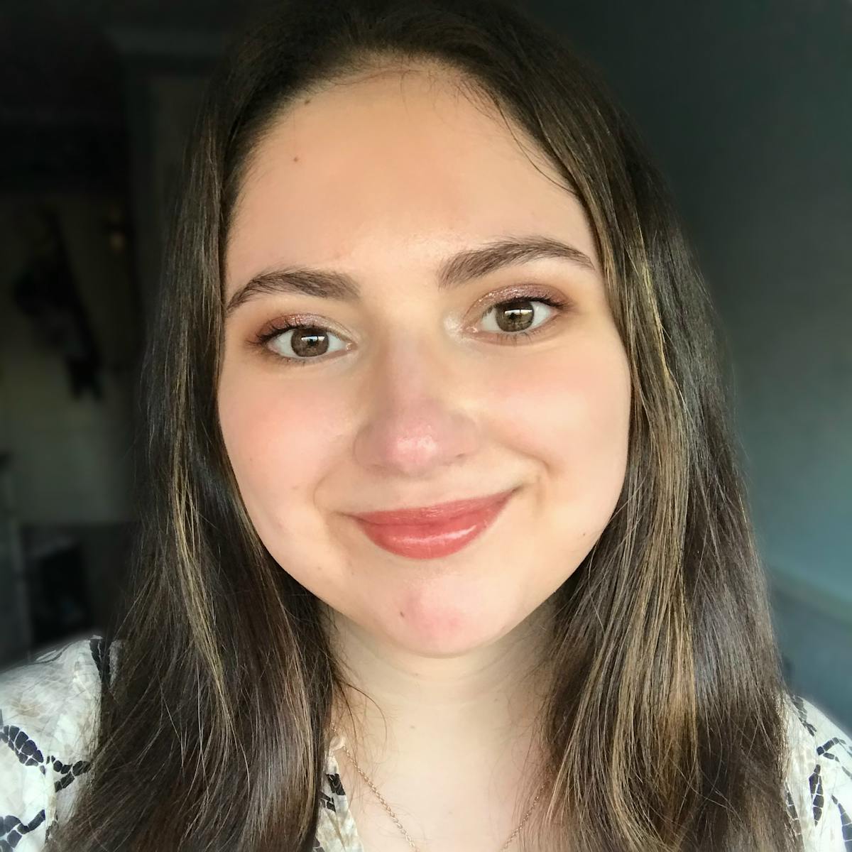 Portrait selfie of Kelly, the founder of Hello Kellyco