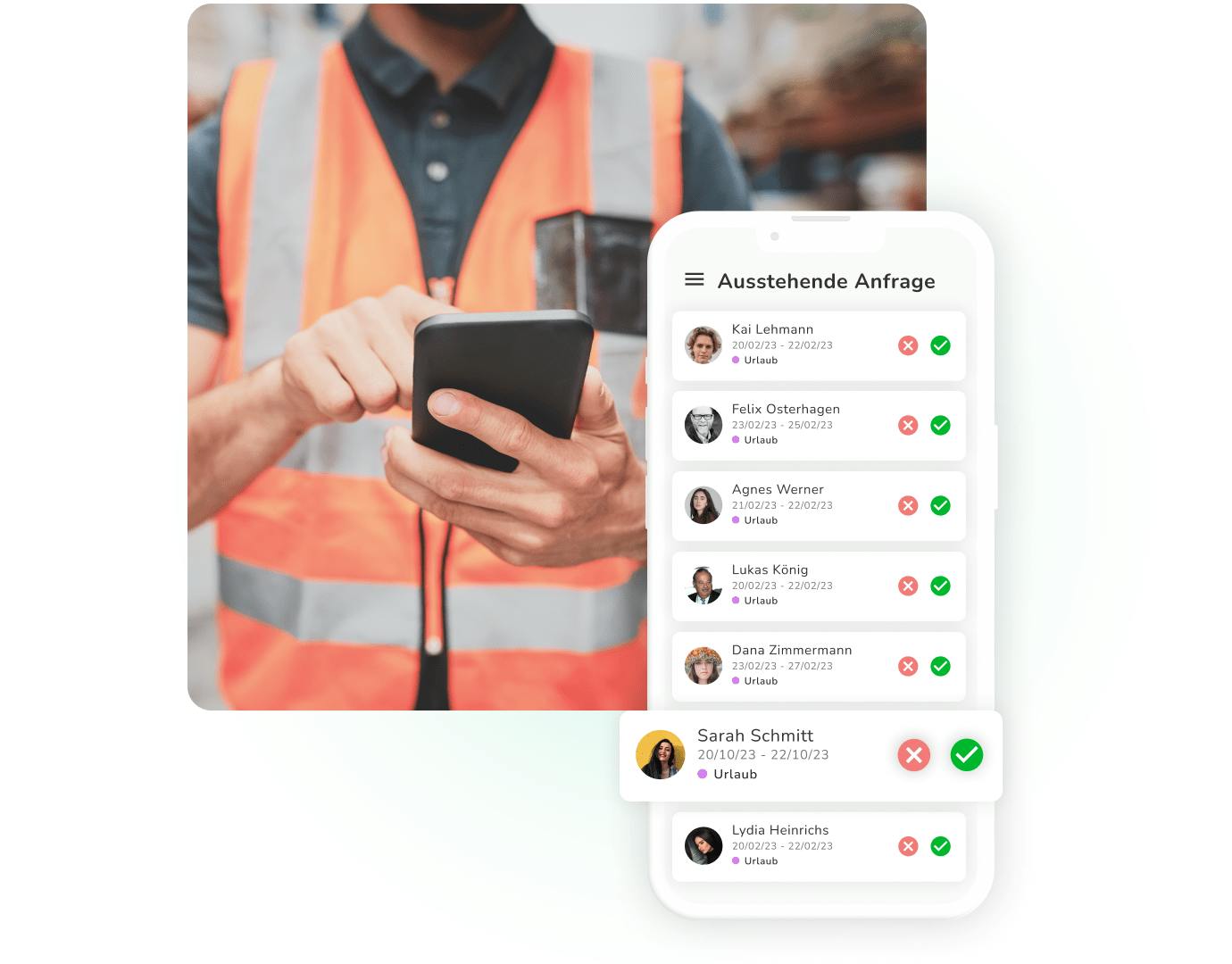 Ein junger Arbeiter hält sein Smartphone, auf dem das Abwesenheitsmanagement von Kenjo aufgerufen ist.