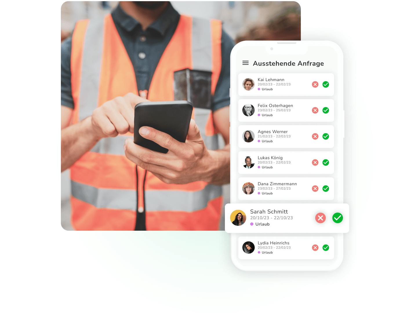 Ein junger Arbeiter hält sein Smartphone, auf dem das Abwesenheitsmanagement von Kenjo aufgerufen ist.