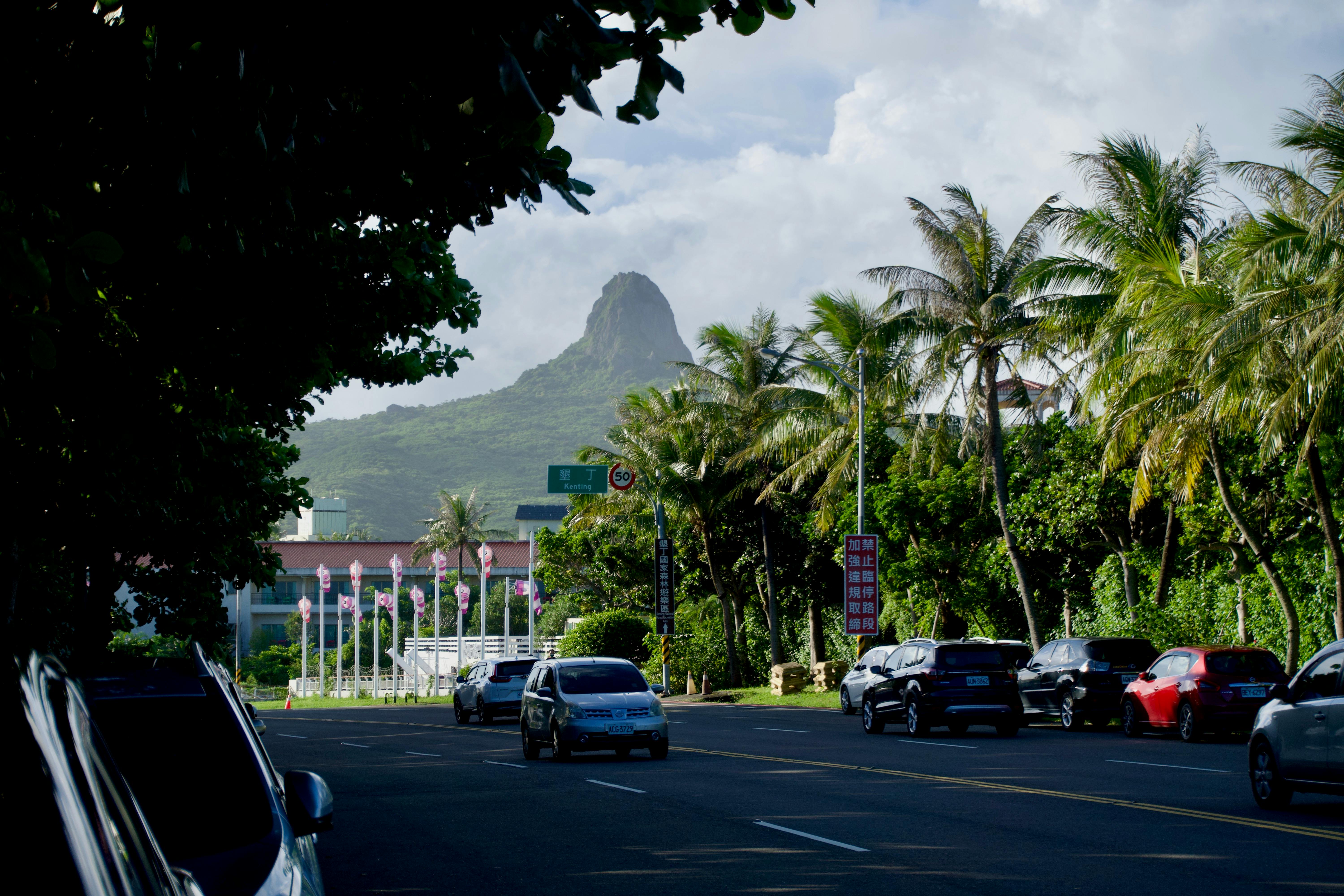 A view of Kenting High Street