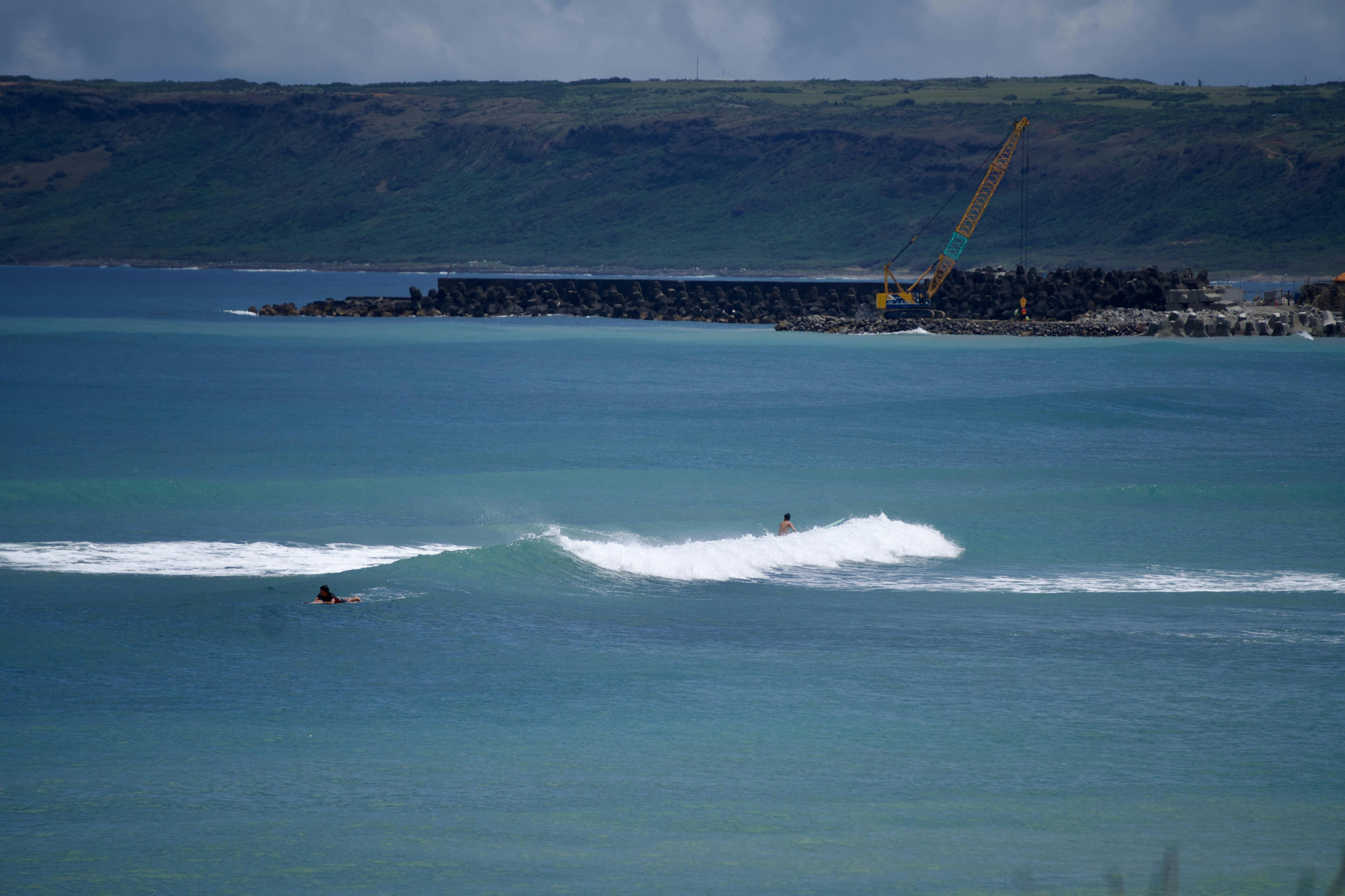 Surfing in Jialeshuei