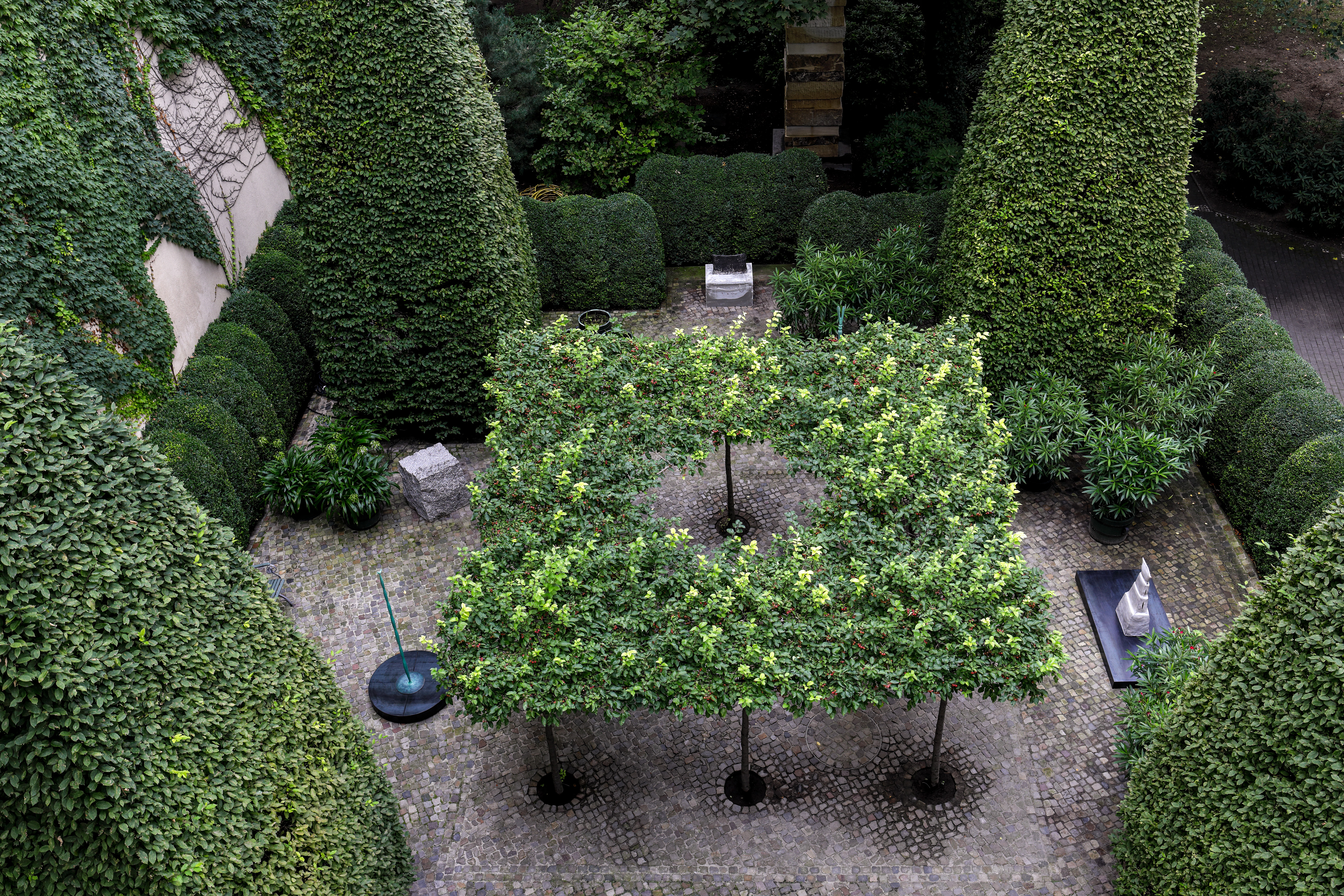 Leiko Ikemura, Pleasure Garden