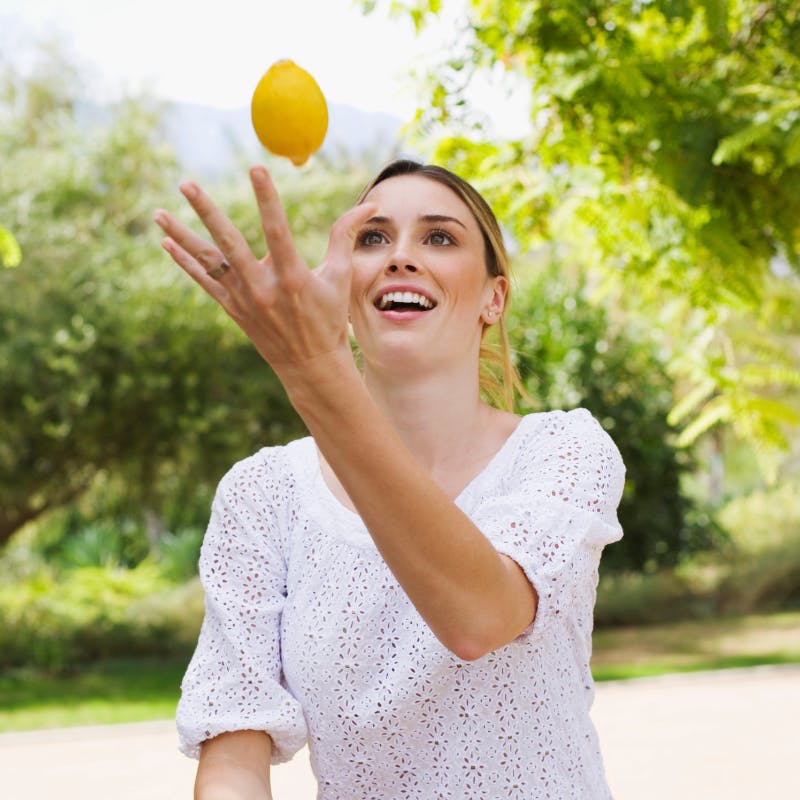 Lady juggling lemons
