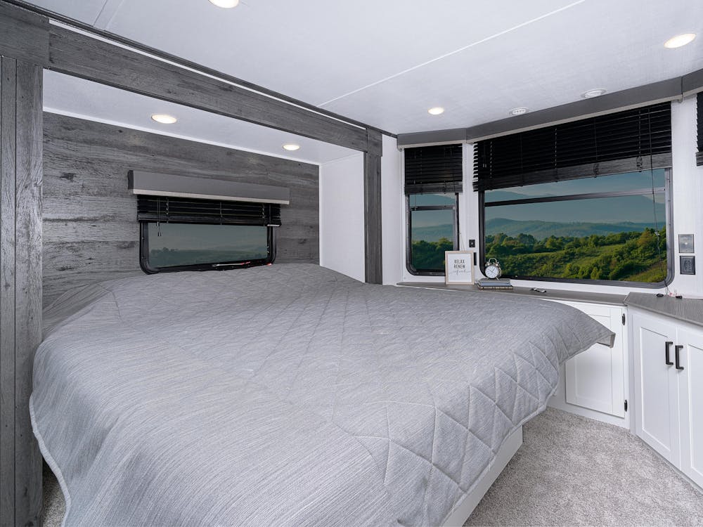 Retreat 391FLFT bedroom