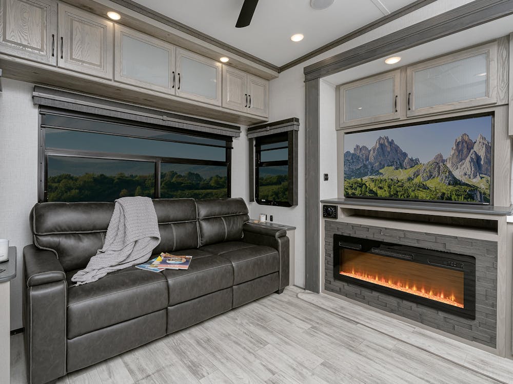 Alpine Fifth Wheel Rvs The Evolution