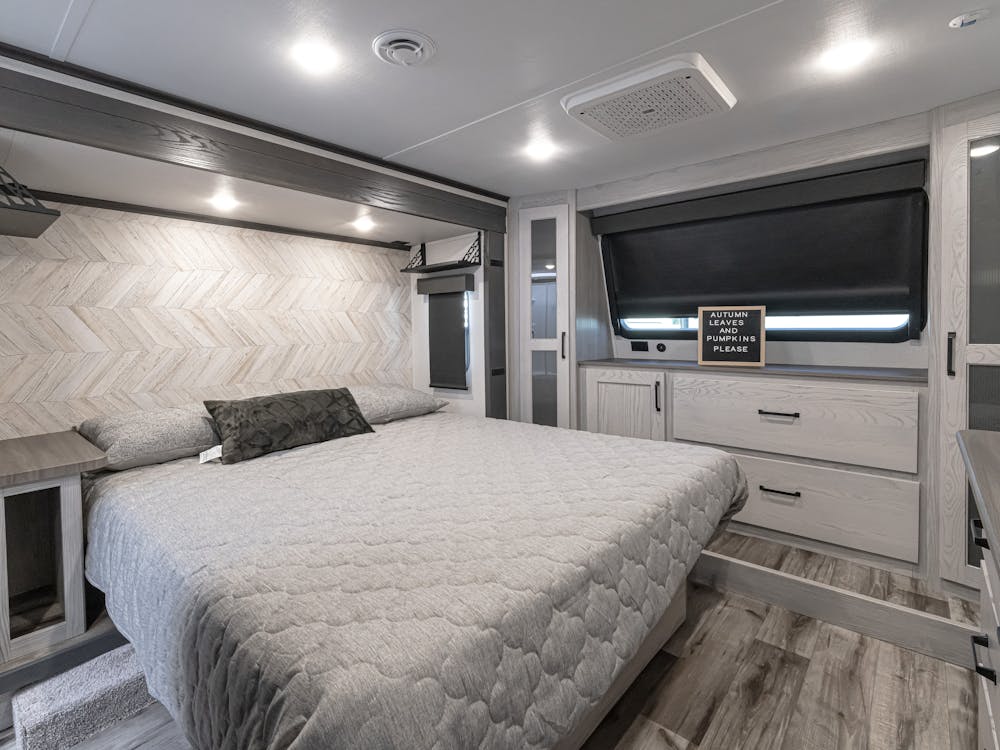 MOHM 311RD Bedroom