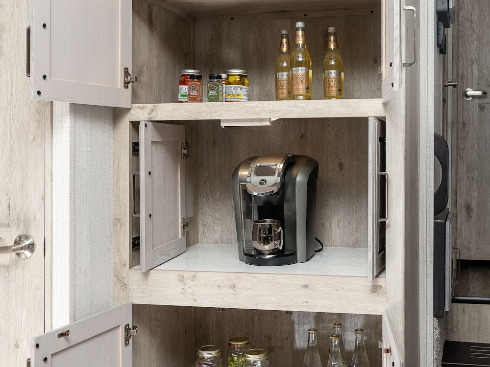 312RS kitchen pantry