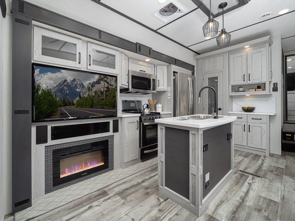 Montana High Country 335BH Kitchen