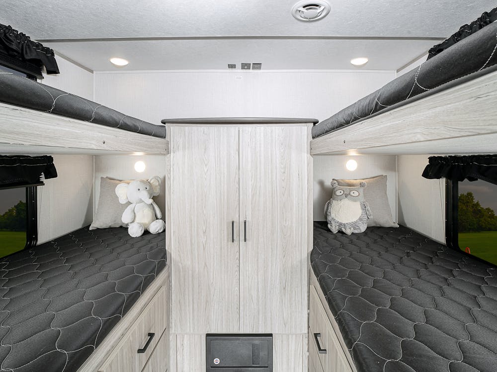 Passport 282QB bunkroom