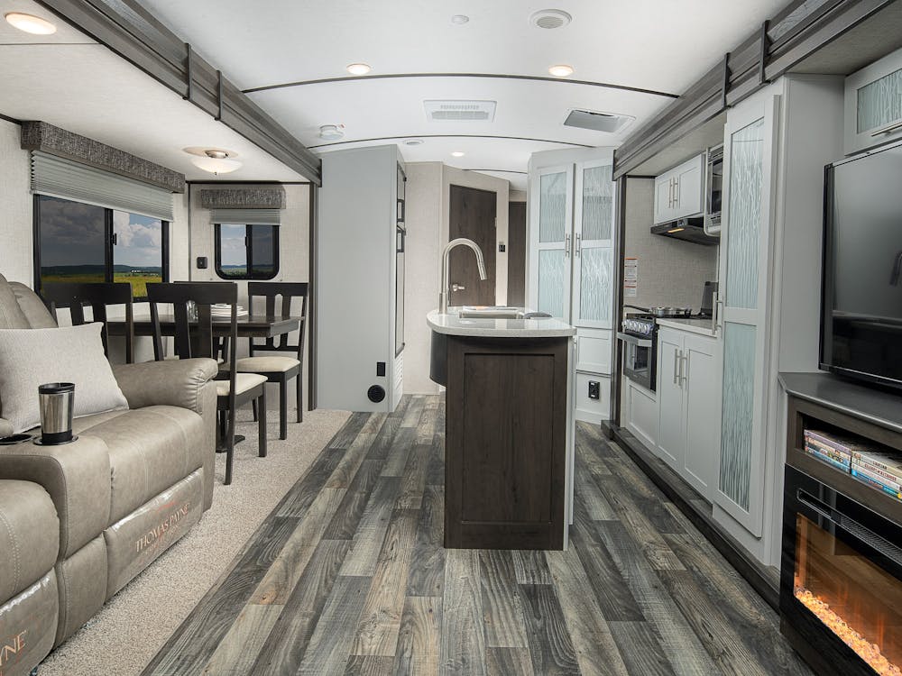 30RIPR kitchen and living area
