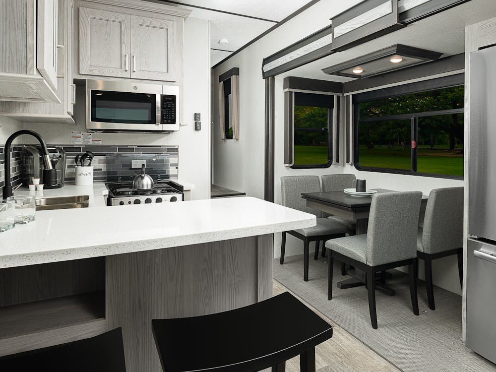 383TH kitchen