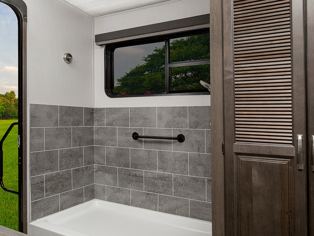 CG357UMR utility shower