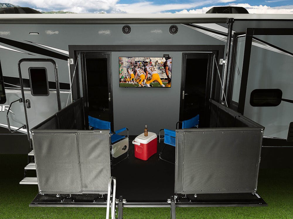 429 side patio set-up