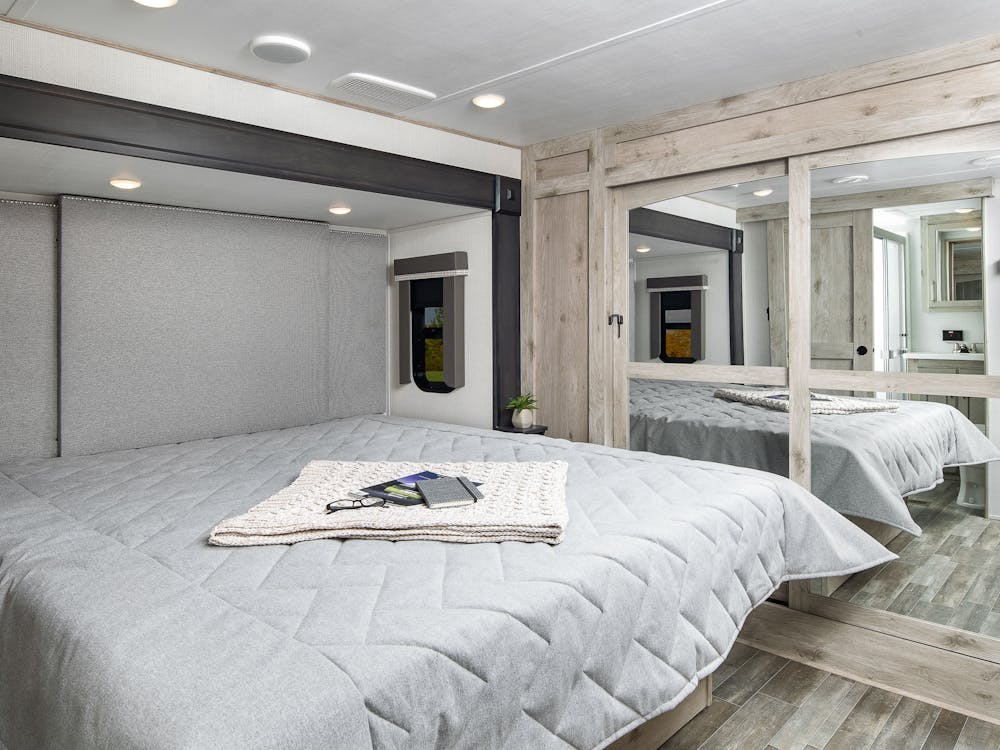 Keystone Avalanche 378 bedroom