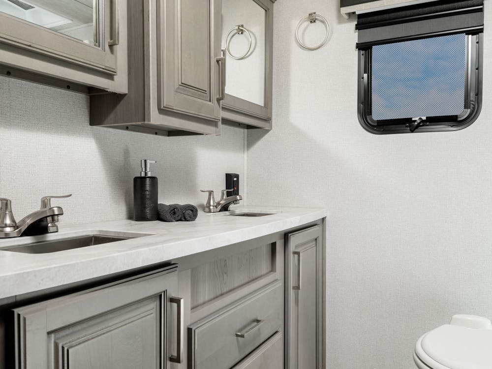 MO3781RL master bath