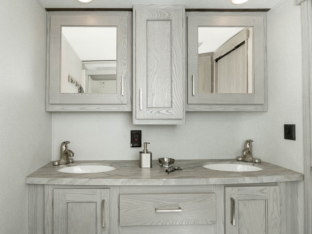 330RL bathroom