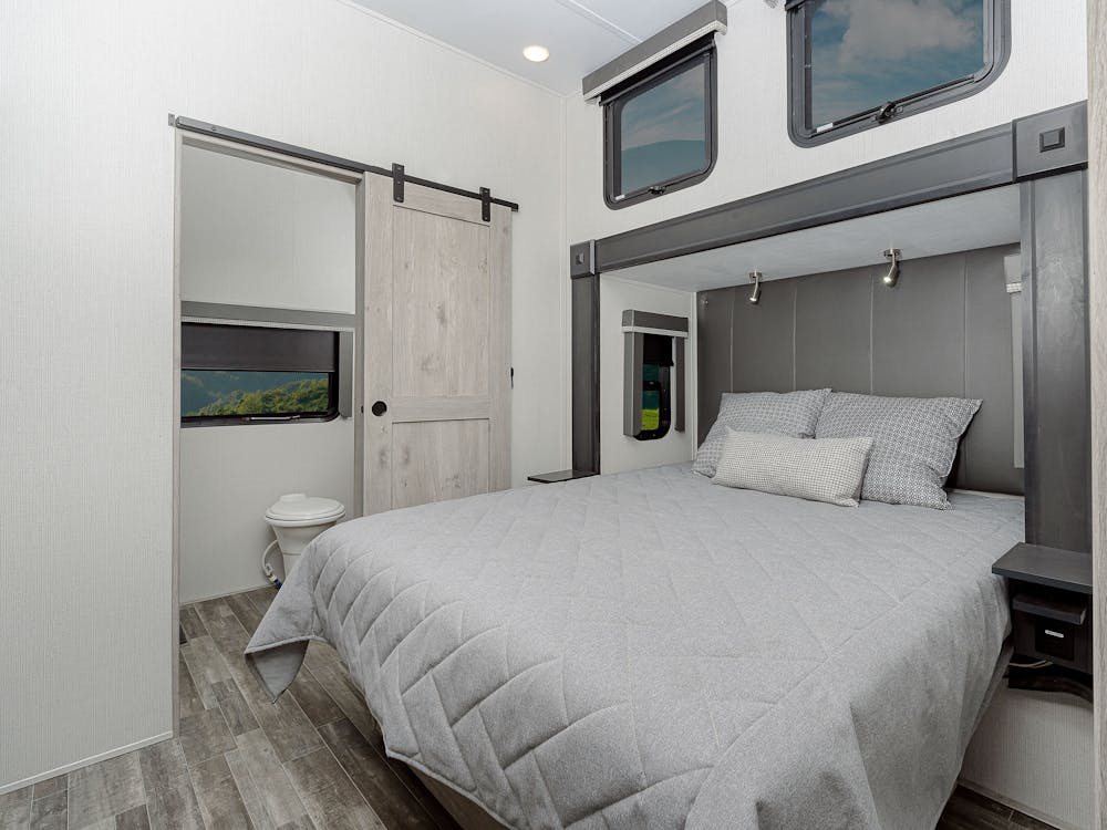 Alpine 3912DS Main Bedroom 