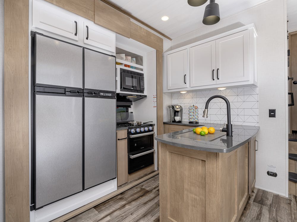 Carbon 358 kitchen