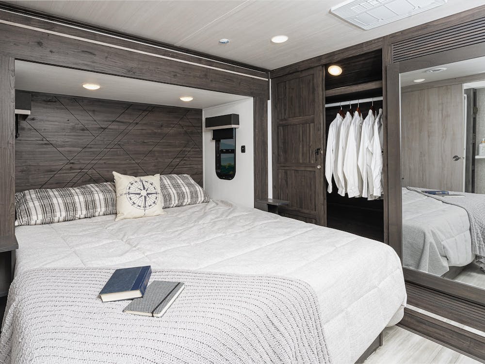 Fuzion 425 bedroom with full front closet 