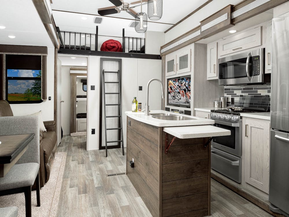 335BH kitchen and loft
