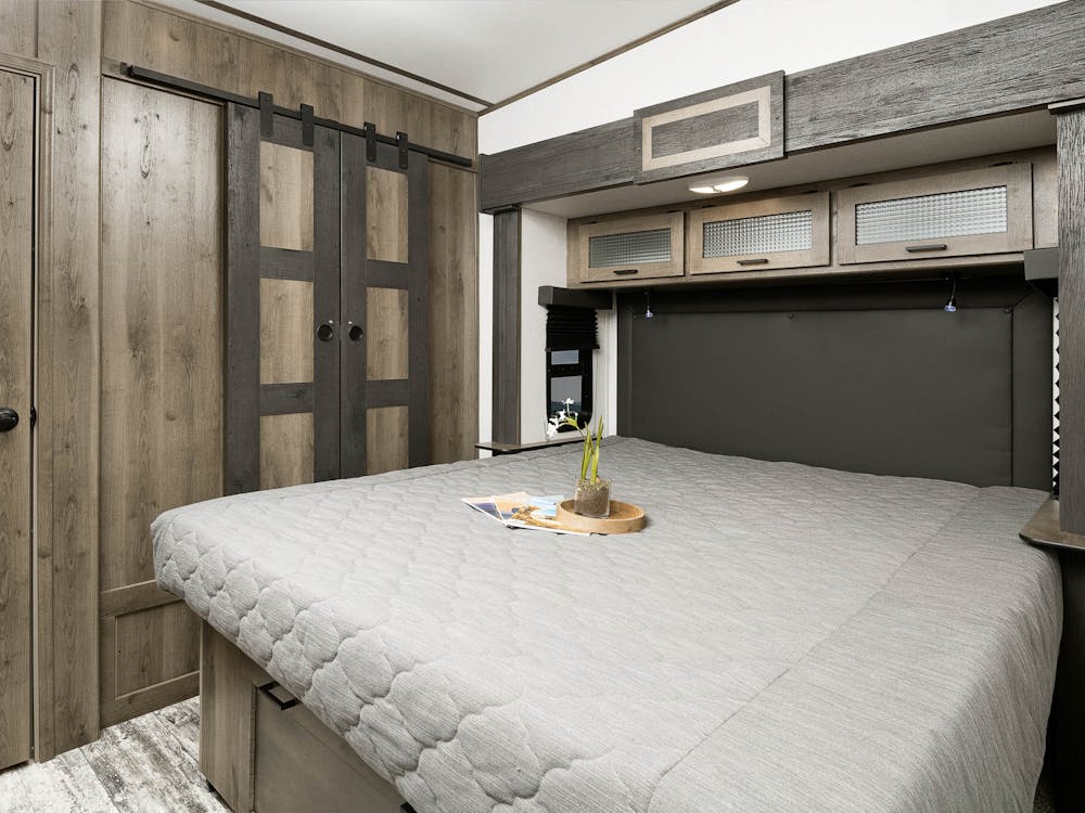 3610FWFKS bedroom