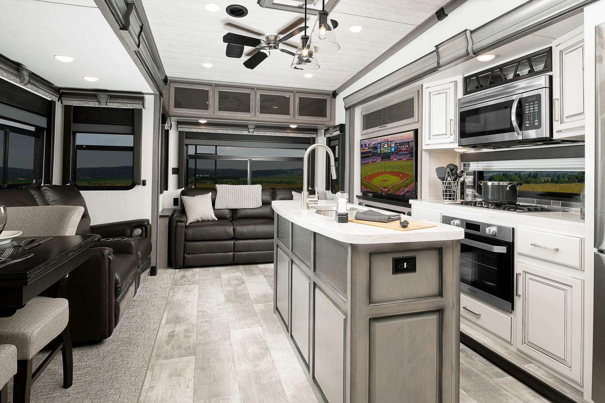 Legendary Keystone Montana 1 Luxury Fifth Wheel RV S Keystone RV   7a43a80b E1d0 4908 96a3 7832573d428a Mo 3121rl White Cottage Interior Main Back 2020 