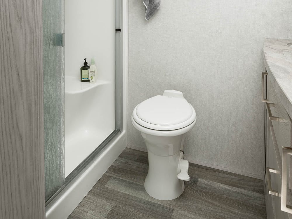 330RL bathroom