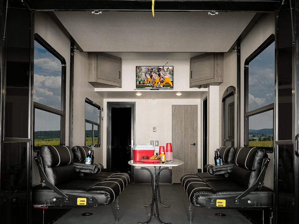 423 garage dinette