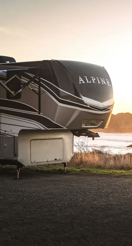 Keystone Alpine Luxury Fifth Wheel RVs - Keystone RV