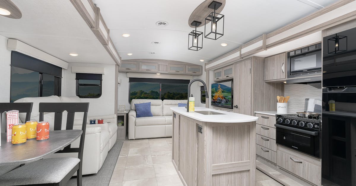 Our Favorite 2025 Travel Trailers for Couples Keystone RV