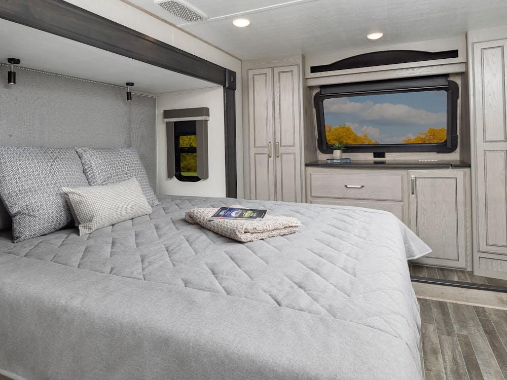 Keystone Alpine 3650 bedroom