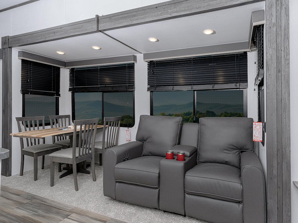 Retreat 391FLFT Living