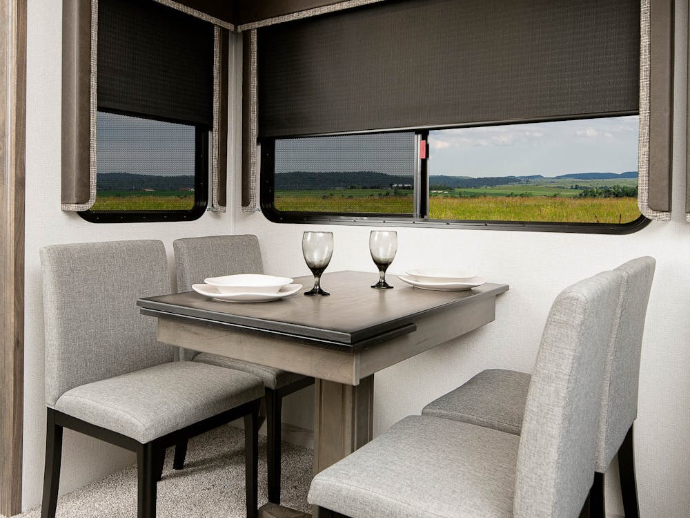 330RL dinette