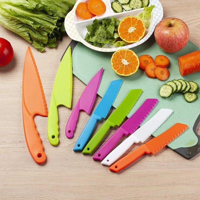 Plastic kindermessen set voor het snijden van groenten en fruit