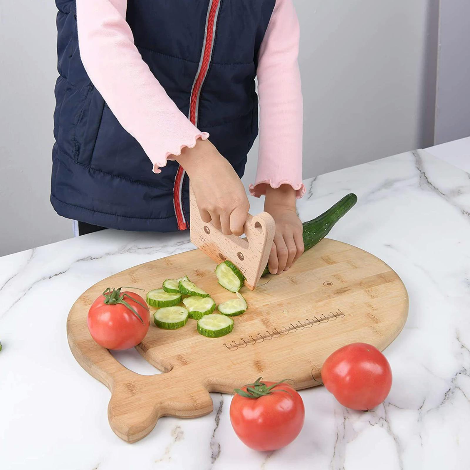 Houten kindermes om groenten en fruit mee te snijden