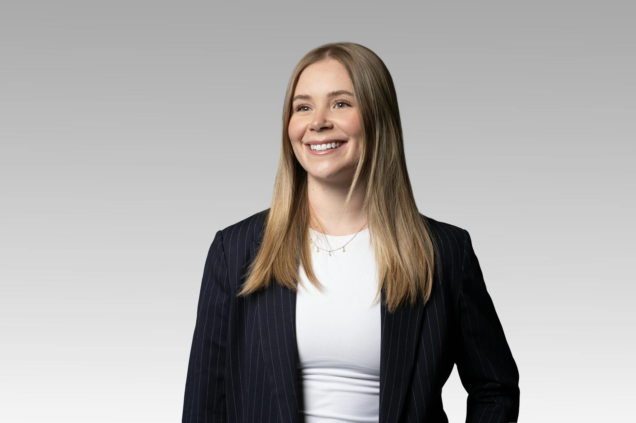 headshot of rachel elder 