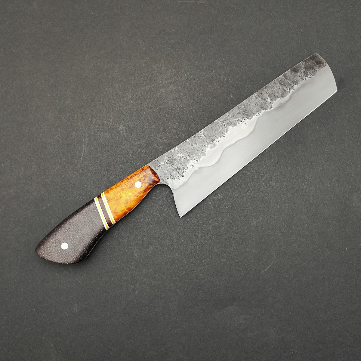 Kanji Knives - Handgeschmiedetes Nakiri mit Hamon - Braun-Gelb