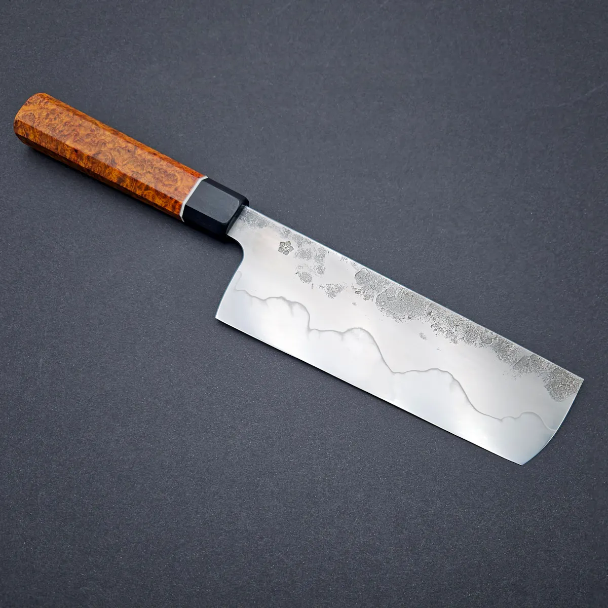 Kanji Knives - Handgeschmiedetes Nakiri mit Hamon