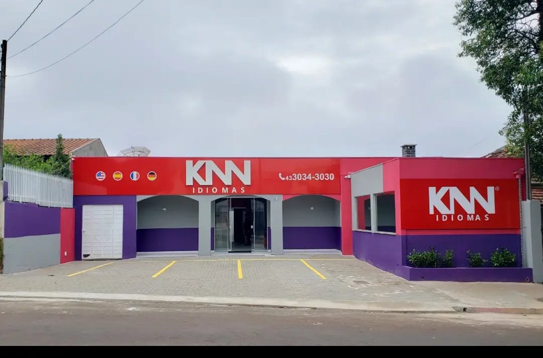 Fachada escola KNN